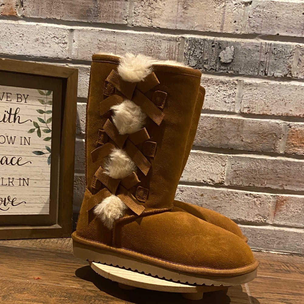 Koolaburra Tan Winter Boots with Fur Accents-rp